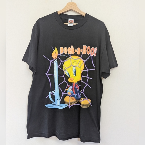 Vintage Y2K Tweety Bird Peek A Boo Spiderweb Halloween Graphic T-shirt - Picture 1 of 10